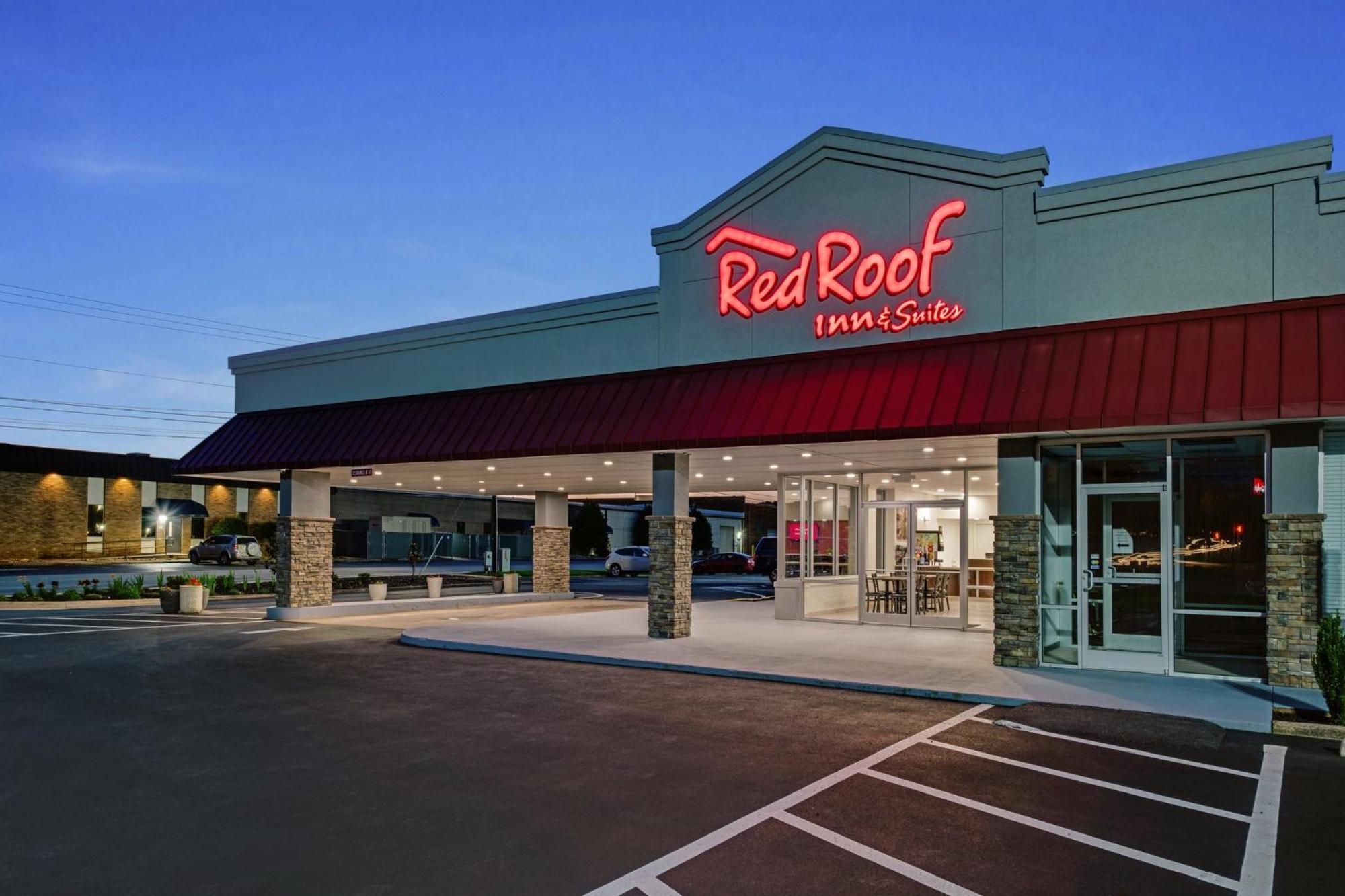 Red Roof & Hotel 2*