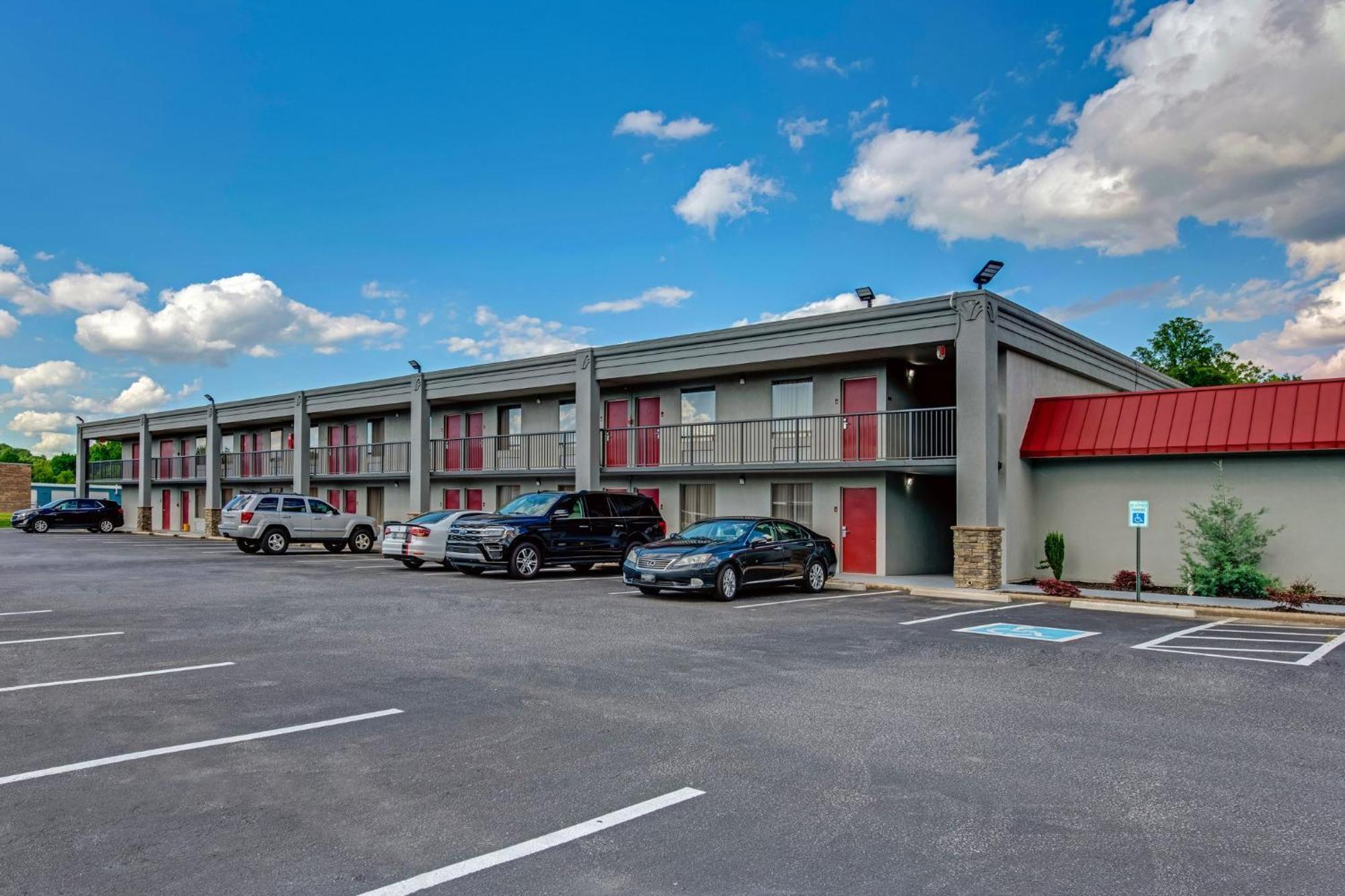 Hotel Red Roof & Wilkesboro